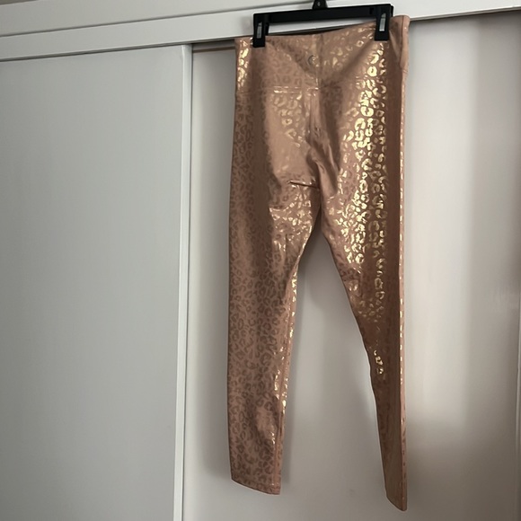 Zyia Active Light N' Tight Metallic Leopard Print Leggings size 6-8 - Picture 3 of 4